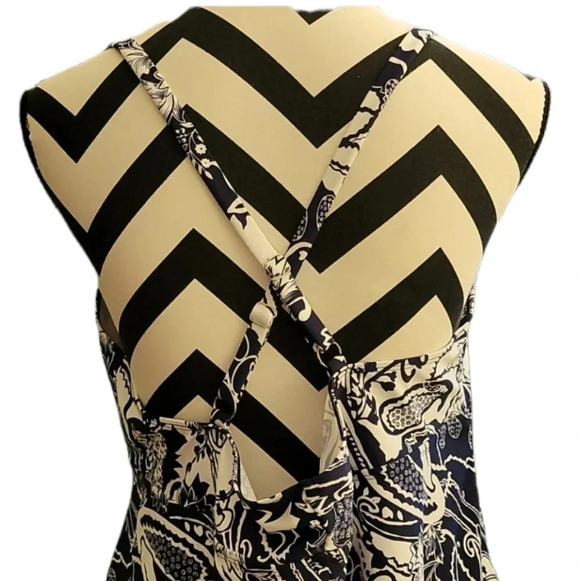 NWT Beautiful Patterned Tankini - Picture 3 of 7